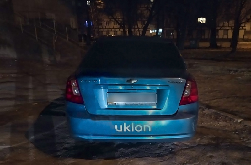 В Днепре задержали пьяную женщину за рулем автомобиля такси Uklon