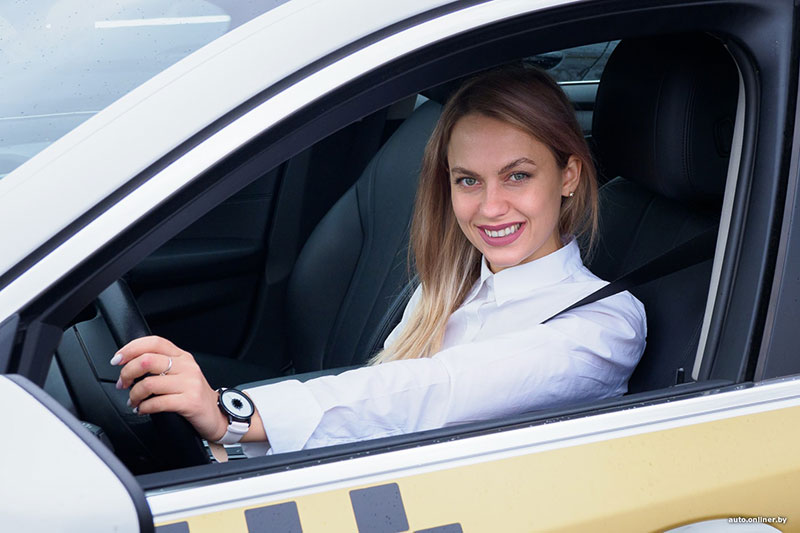 Фотофакт: вы точно не догадывались, какие девушки работают в такси Минска