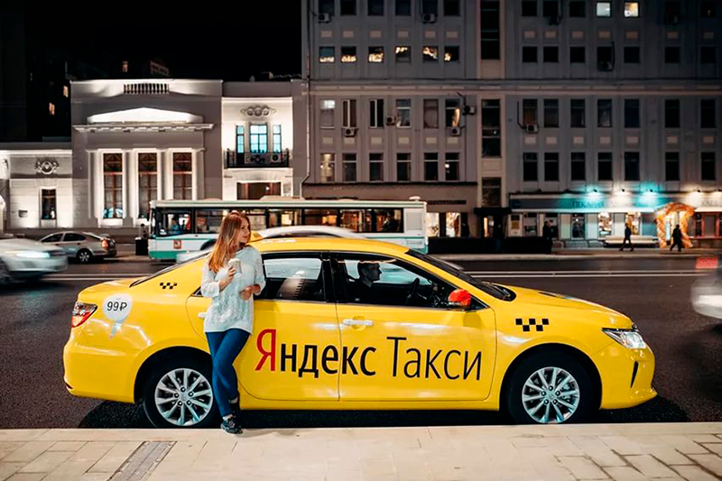 «Яндекс.Такси» начнет выдавать маски водителям в Шереметьево