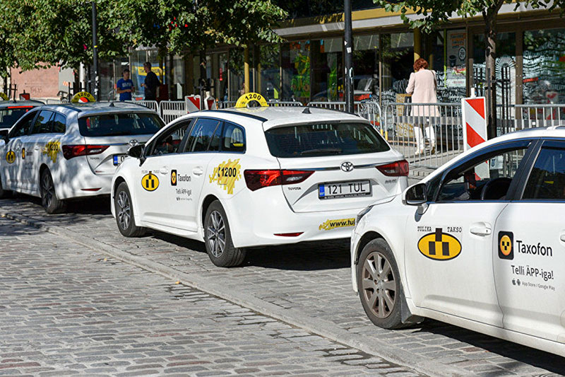 Пластиковые перегородки для защиты от коронавируса в салонах автомобилей такси Эстонии - Такси Сервис