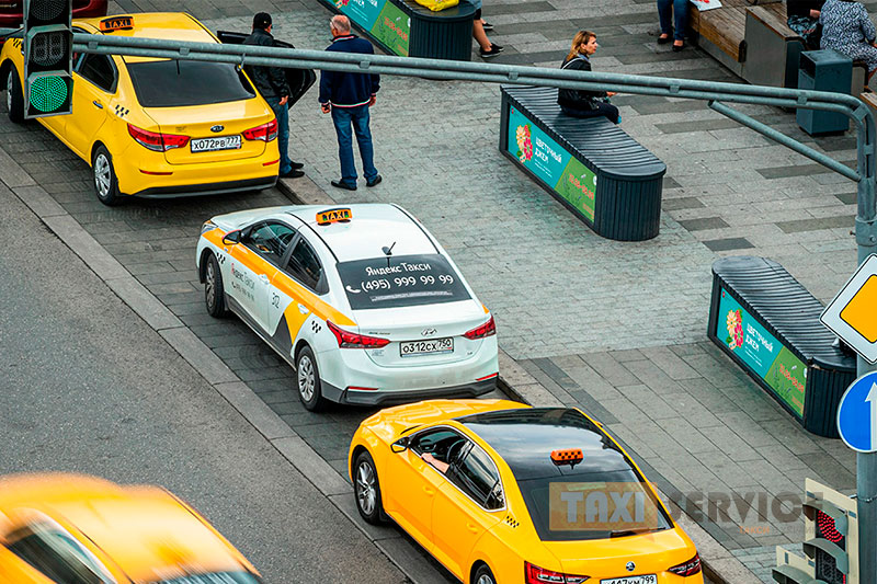 Перевозчики сообщили о 50% падении спроса на такси в Москве