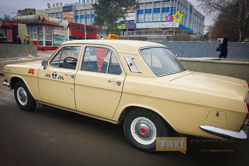 На продажу выставили раритетную "Волга" с "шашечками" такси на капоте и дверях (фото) - Такси Сервис