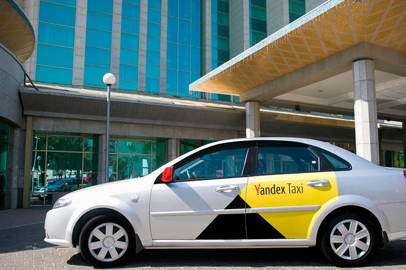 Таксистам выйти из тени: СГД начнет проверять водителей, работающих с Bolt и Yandex Taxi