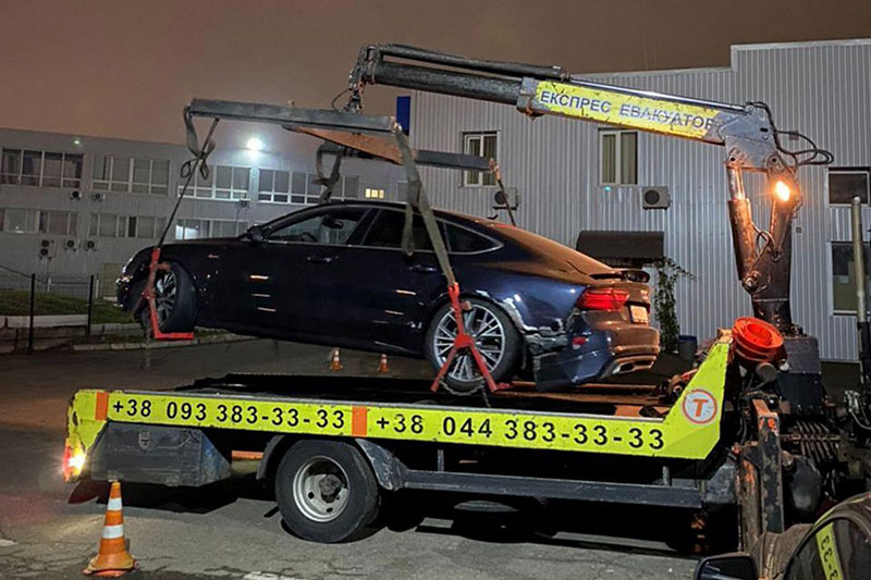 Драйвер Uklon разбил клиенту авто, ремонт оценили в 500 000 гривен, но компания за это не отвечает