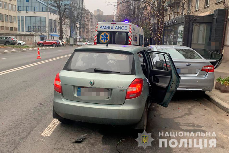 В Киеве водитель такси заснул за рулем, пассажирка погибла