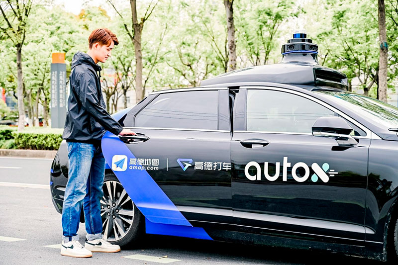 В Китае начали тестировать полностью беспилотные такси AutoX в условиях города