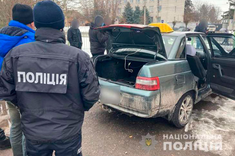 Тело отвез в лес и засыпал снегом: на Черниговщине водитель такси убил пассажира (видео)