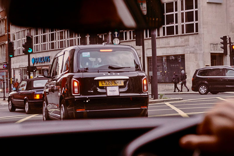 Uber официально трудоустроит более 70 тысяч водителей такси в Великобритании