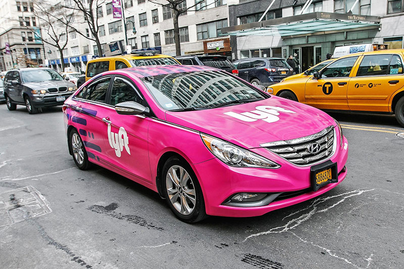 Сервис заказа такси Lyft сократил квартальный убыток на 42%