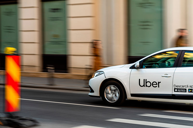 В Амстердаме таксистов записали в штат Uber через суд