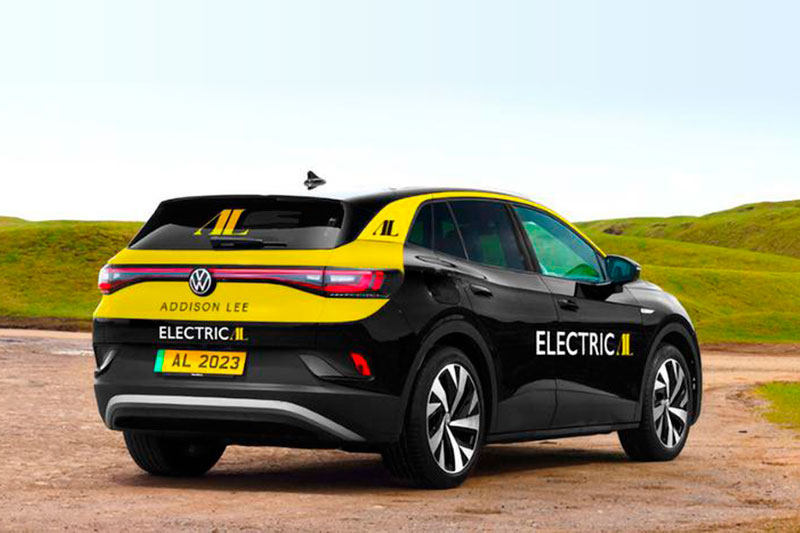 Крупнейшая компания такси в Лондоне перейдет на электромобили к 2023 году