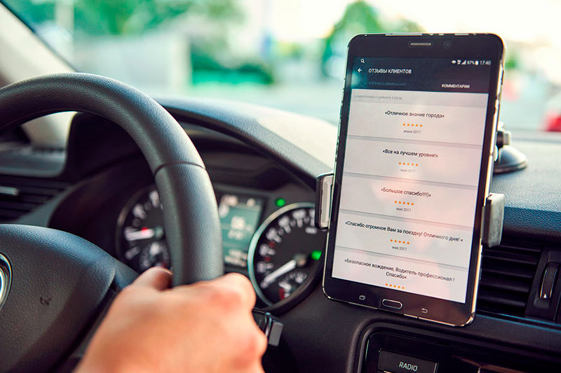 Uber разрешит аудиозапись в салоне такси: зачем нужна эта функция