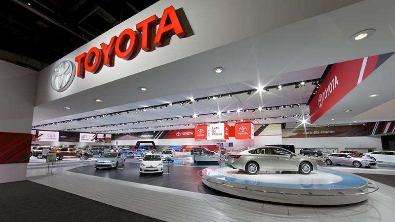 Toyota намерена инвестировать $1 млрд в сервис заказа такси Grab