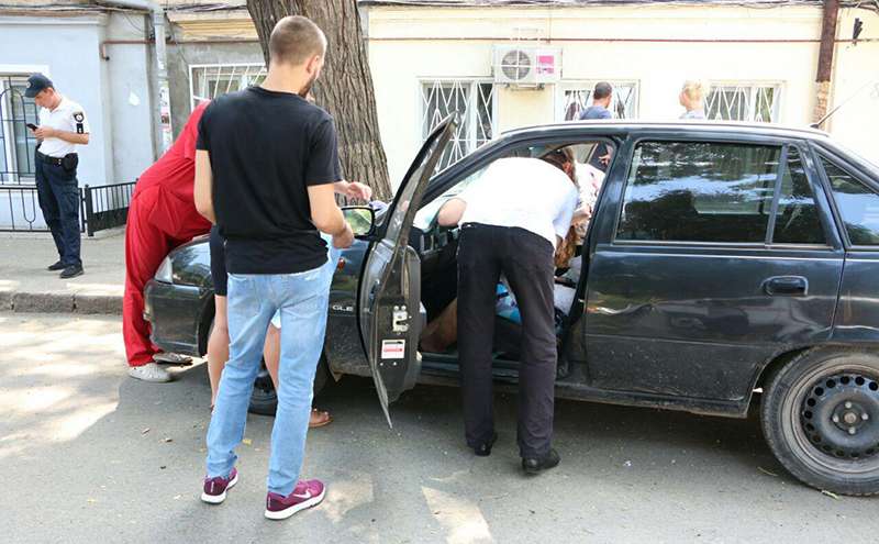 В Одессе прямо за рулем умер таксист. Фото
