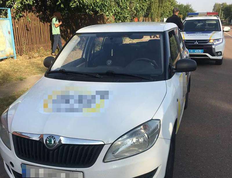 В Борисполе пьяный пассажир избил таксиста и угнал машину