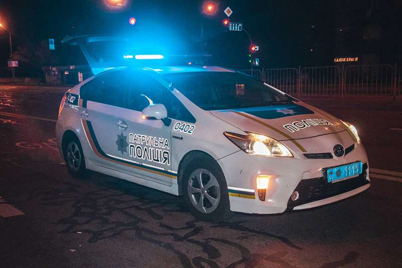 В Киеве на Воскресенке такси попало в ДТП: есть пострадавшие. Фото