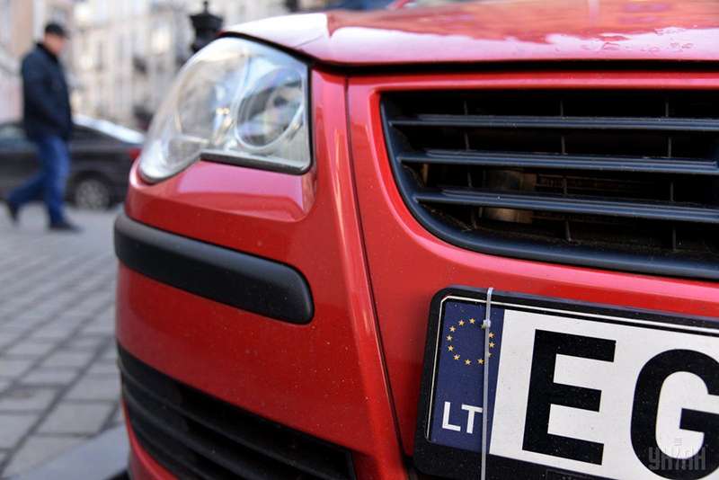 Киевляне просят не присылать такси на «евробляхе»: водители не умеют ездить