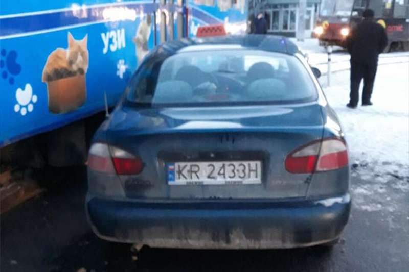 В Харькове такси врезалось в трамвай: есть пострадавший