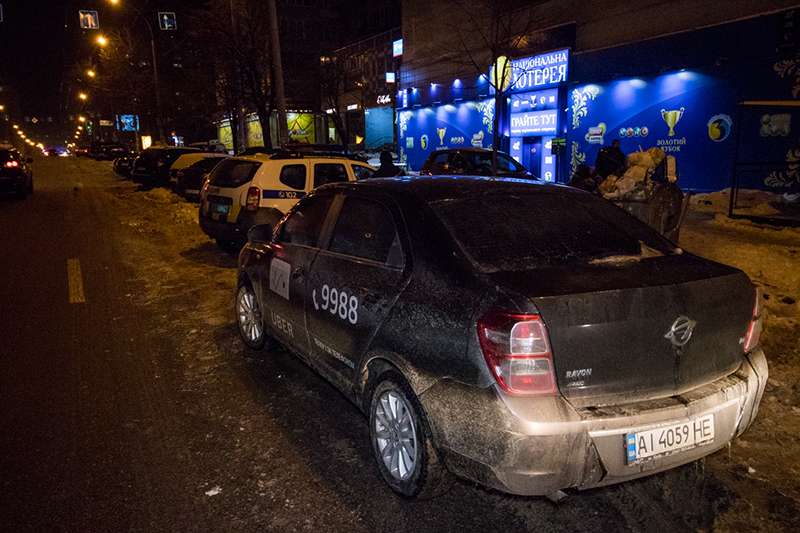 В Киеве накуренный водитель Uber ездил по городу с марихуаной в кармане