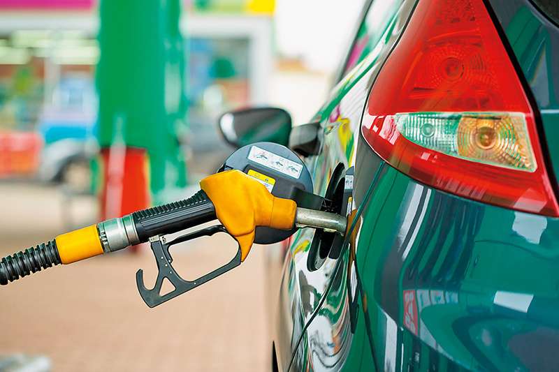 Бензин и военное положение: каких цен на заправках ждать к Новому году