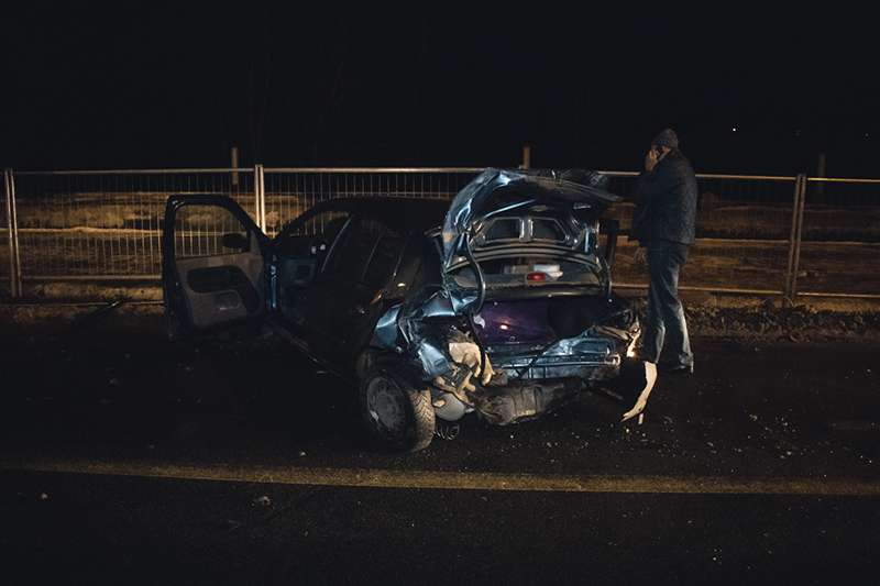 На мосту Метро в Киеве пьяный водитель Mitsubishi врезался в такси