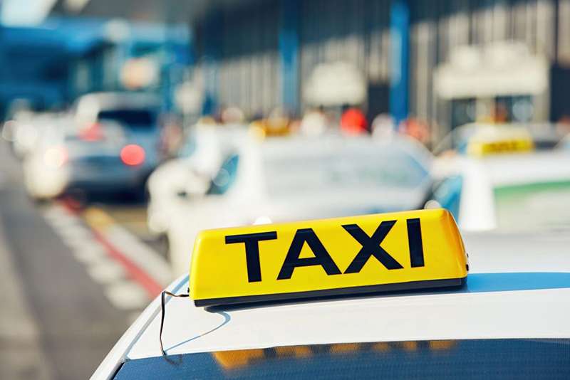Такси в Тбилиси разделят на две категории - белые и все остальные