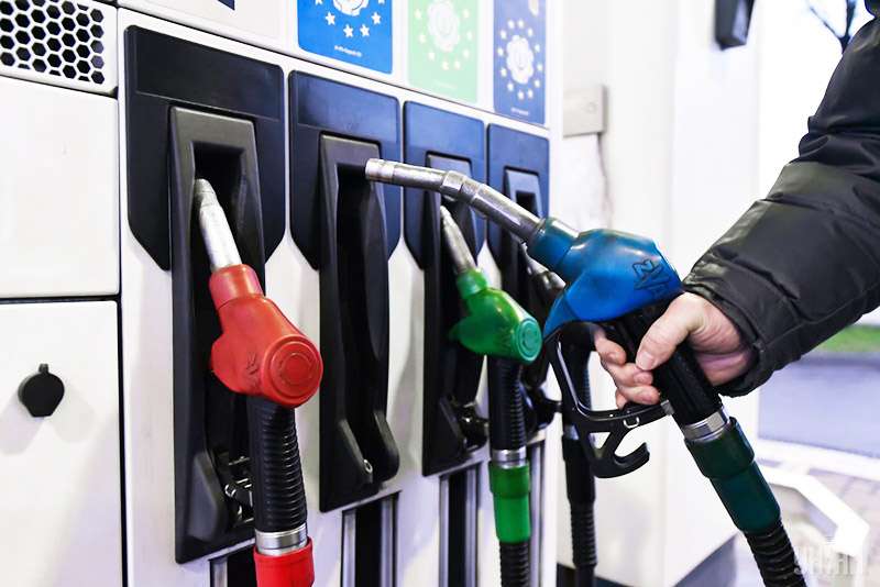 Cредняя цена бензина и дизельного топлива на АЗС 10 декабря опустилась на 13-14 коп