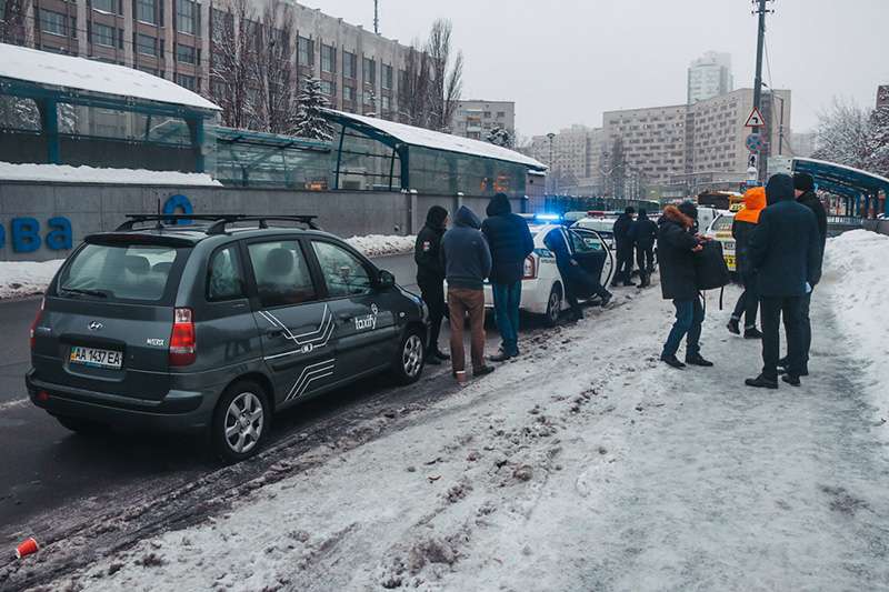 В Киеве подполковник СБУ с пистолетом Макарова угнал такси