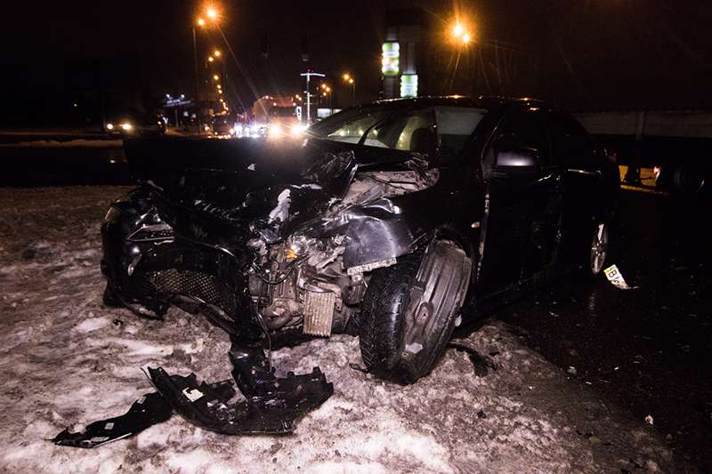 В Киеве Mitsubishi влетел в Uber: пострадал пассажир такси