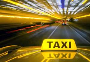 Таксистам объяснили новые правила перевозок прямо на дорогах 