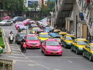 В такси забыли мешок золота. Бангкок