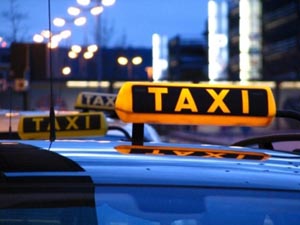 Во Львове уволили двух таксистов за превышение тарифов для иностранцев