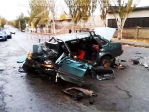 В Луганске пьяный водитель влетел в такси, есть жертвы. Видео