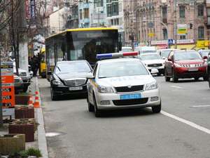 ГАИ штрафует за движение и парковку на полосах для общественного траспорта
