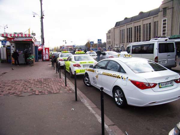 Sky Taxi в Борисполь теперь ездит от метро Харьковская