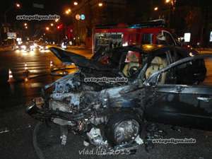 Авария и пожар такси на бульваре Шевченко в Киеве - есть пострадавшие