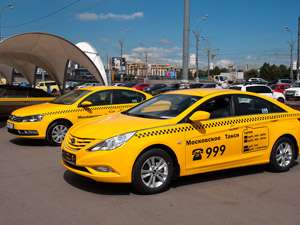 В России разгорелись споры - нужно ли перекрашивать машины такси в единый цвет