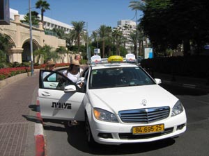 В Израиле таксисты просят власть поднять тарифы на услуги