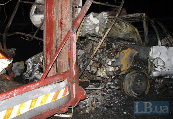 На автостраде Киев-Борисполь водитель такси врезался в грузовик и взорвался