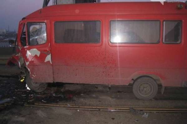 В Днепропетровске такси врезалось в маршрутку, есть пострадавшие